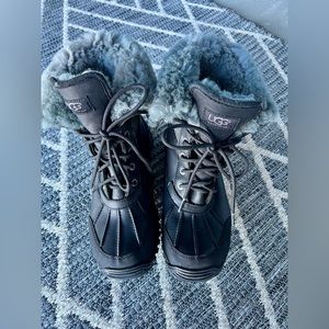 UGG size 8.5
Women's Adirondack Round Toe Leather & Suede Waterproof Booties